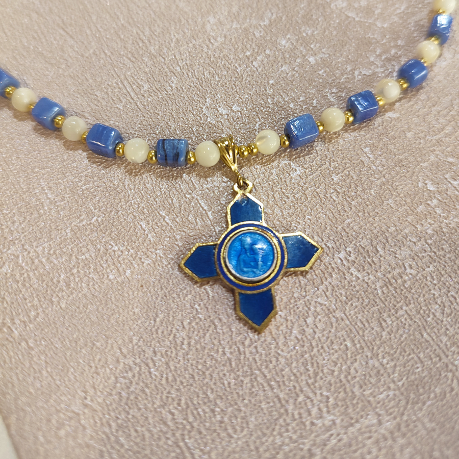 Collier croix bleue - Collection Chapelets Médailles, La fabrique Re Belle