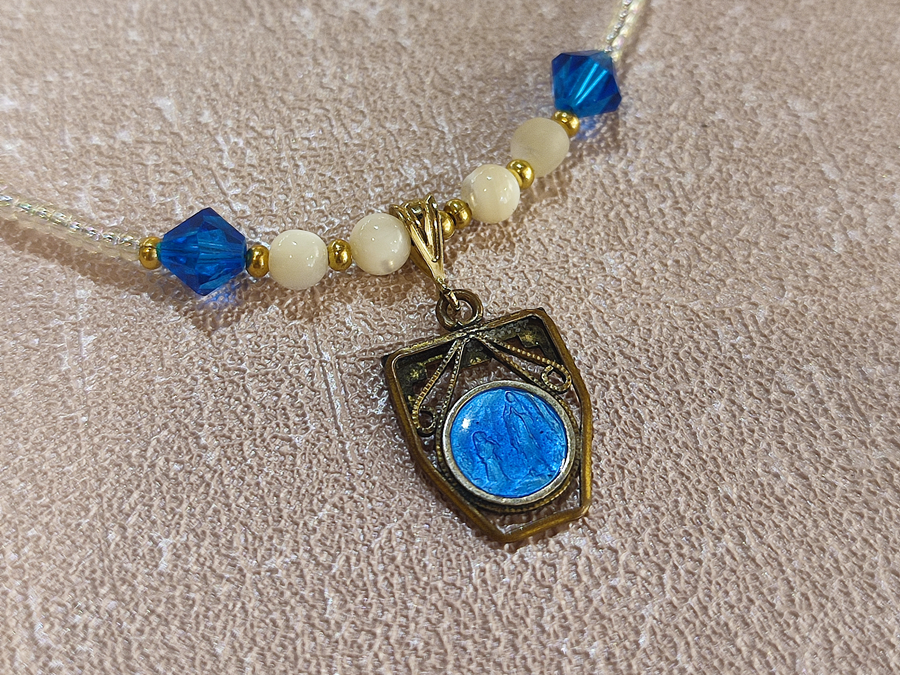 Collier éclat bleu DISPO