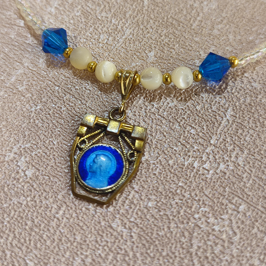 colliereclatbleu2 Collier éclat bleu - Collection Chapelets Médailles, La fabrique Re Belle