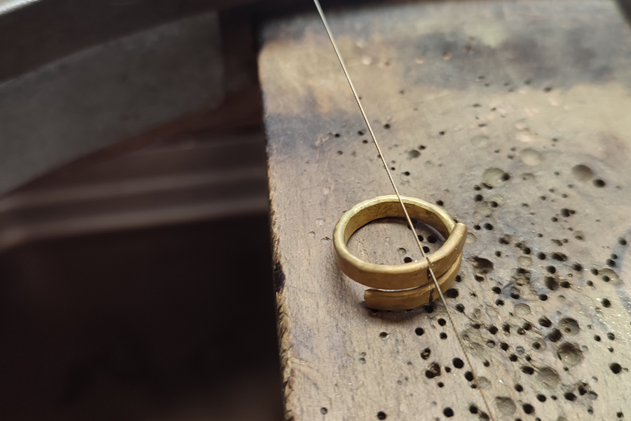 fabrication_orfaivrerie Fabrication d'une bague lors de la formation d'orfaivrerie de la Fabrique Re belle